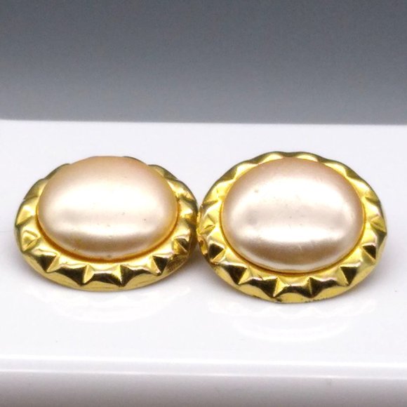 Vintage Pearl Cabochon Earrings, Gold Tone Frames on Bridal Clip Ons - Picture 2 of 4